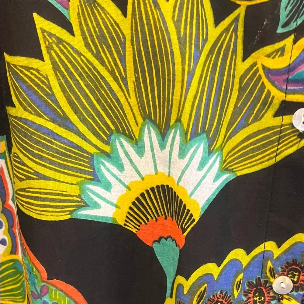 KikSol Women's Vibrant Floral Button-Up Blouse - Picture 3 of 6